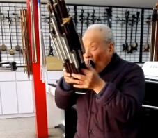 六旬老先生笙独奏【抬花轿】视频欣赏