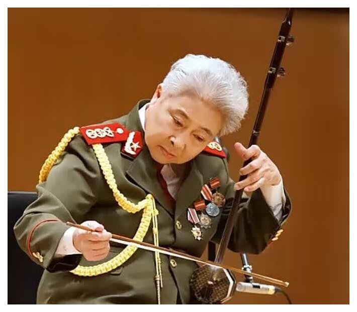 二胡名家许讲德个人照片及档案