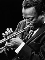 美国小号名家《迈尔斯·戴维斯 Miles Davis》个人资料及照片档案