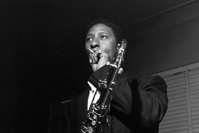 索尼.罗林斯(Sonny Rollins）演奏萨克斯曲-我们在阴影中亲吻(We kiss in a shadow)
