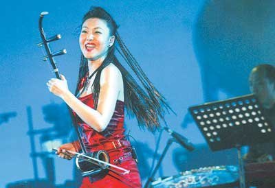 王晓南演奏二胡曲-欢乐踏歌 介绍