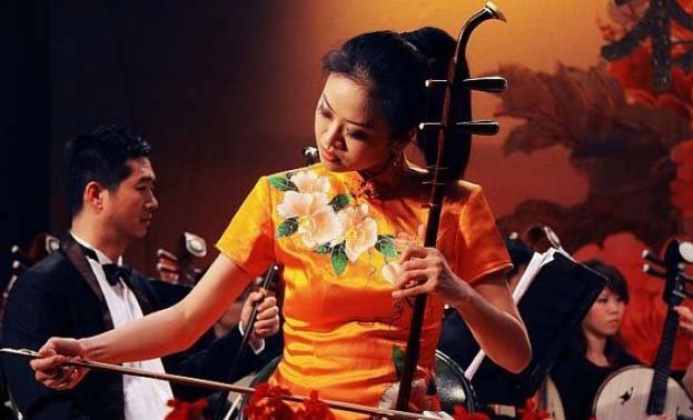 二胡演奏美图四张