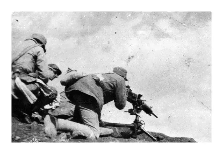 华北抗日民歌音乐史诗 《创编前言》(五.三项原则 之三:将表现同一历史进程、同一历史事件,而又产生自不同时间、不同地区的民歌,放在一起写,这是音乐创作的特点)